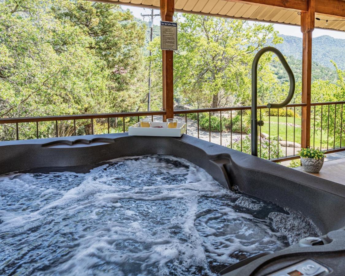 Secluded Mtn Top Family Haven W/Views Spa & Arcade Three Rivers Dış mekan fotoğraf